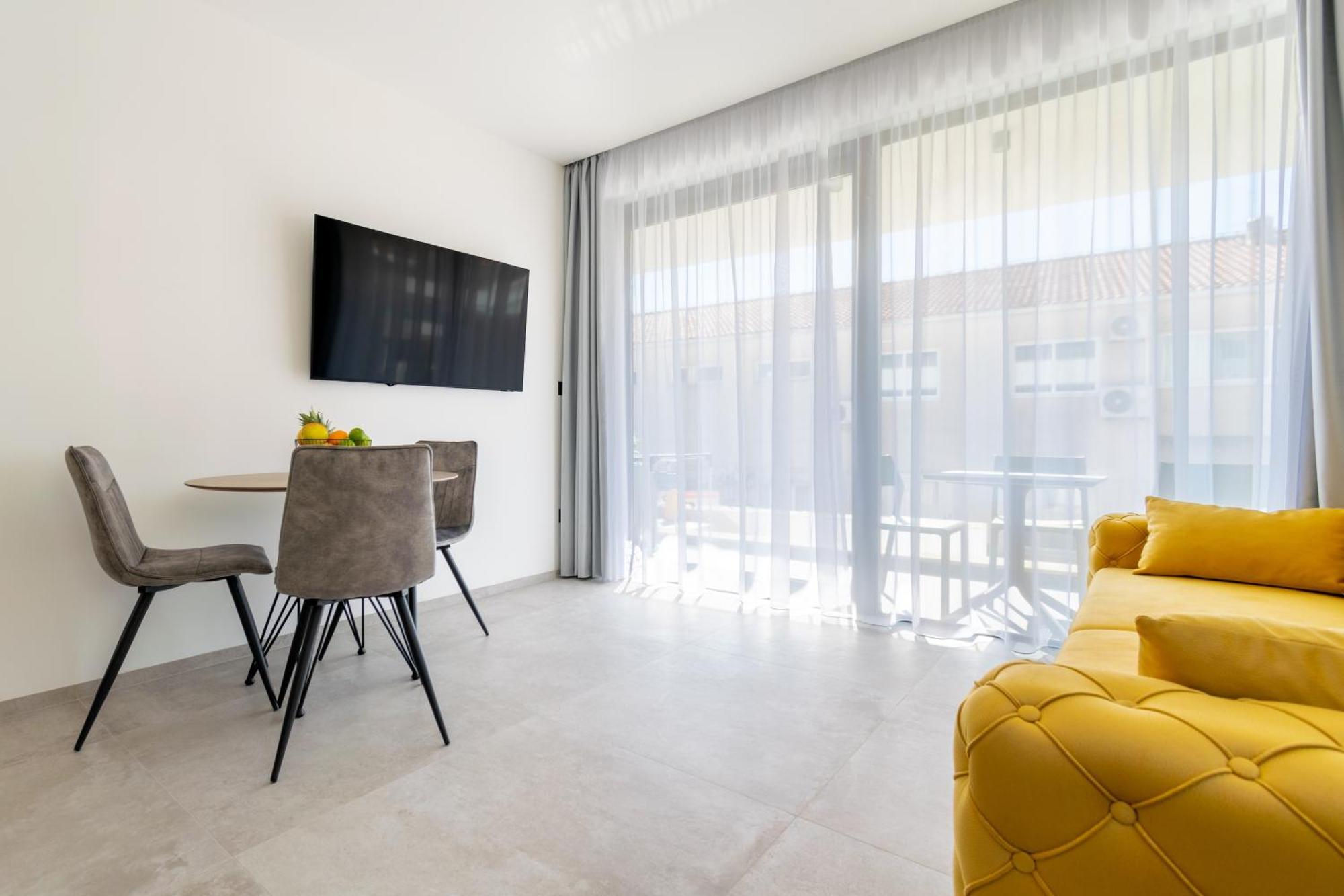 Apartmani Pino 1 Baška Voda エクステリア 写真